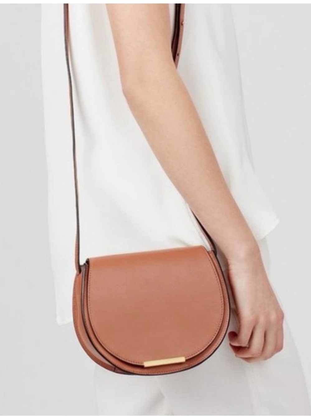 Cuyana Mini Saddle Leather Crossbody Bag in Caramel - Picture 16 of 16